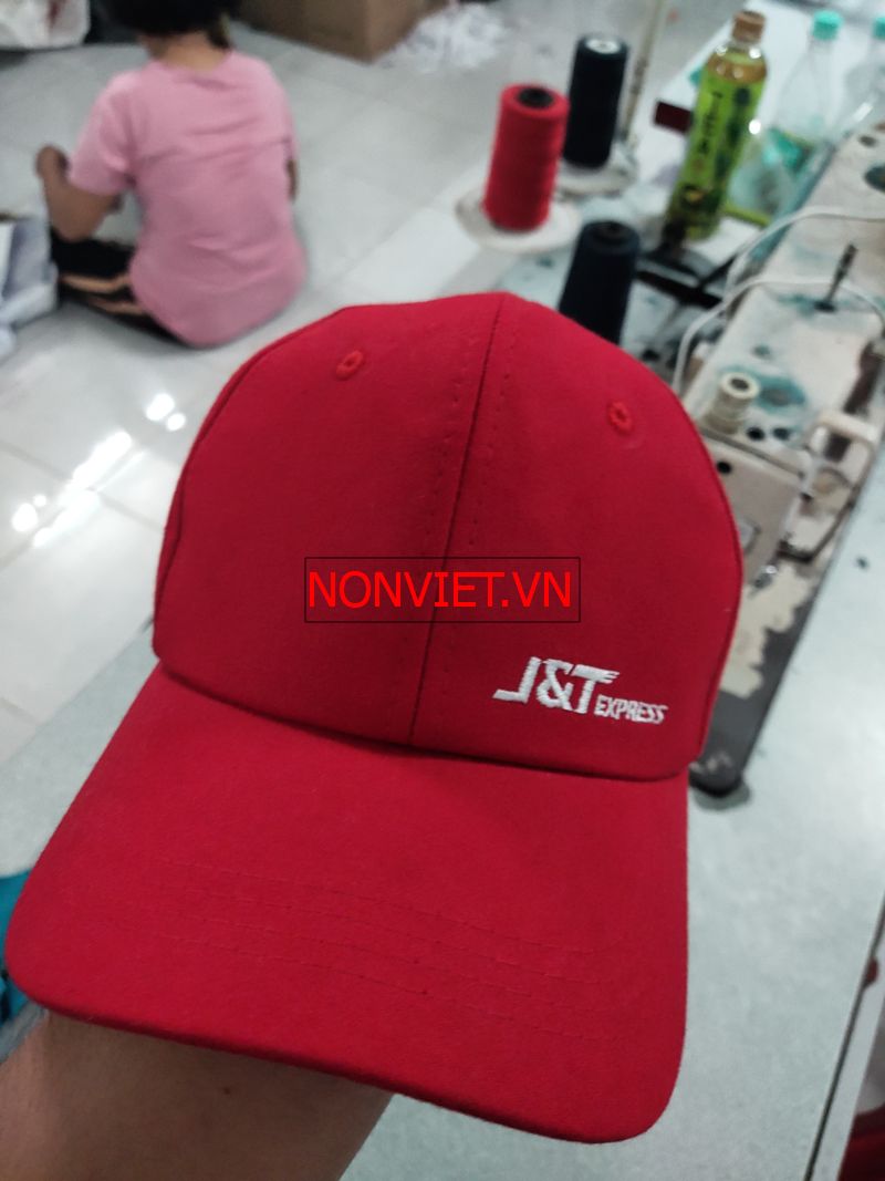 Nón đồng phục thêu logo công ty vận chuyển J&T